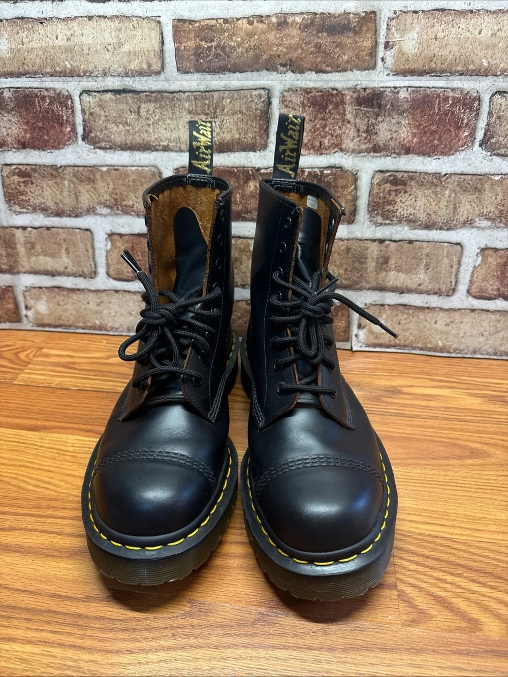 dr martens made in england Cap Toe 8- eye Boots Men’s Sz 11 (10UK)